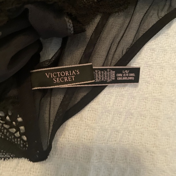 Victoria’s Secret lace bralette - Picture 2 of 4